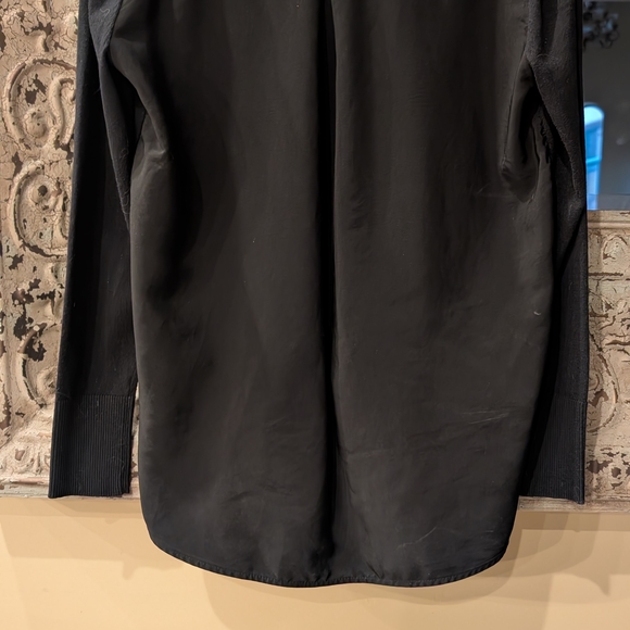 Banana Republic Black V-Neck Sweater - Picture 2 of 13